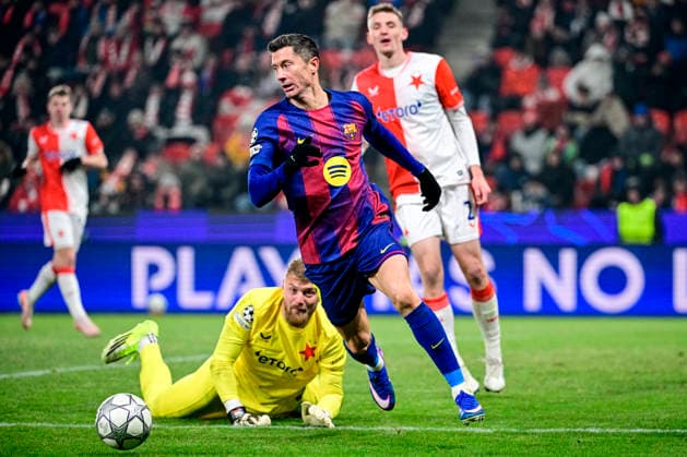 (L-R) Goalkeeper Jindrich Stanek of Slavia, Robert Lewandowski of Barcelona and Stepan Chaloupek of Slavia in action during the Champions League 7th round match Slavia Praha vs FC Barcelona, Barca in Prague, Czech Republic, January 21, 2026. (CTKxPhoto VitxSimanek) CTKPhotoP2026012200147  CTKPhotoP2026012200147