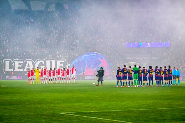 SK Slavia Praha and FC Barcelona, Barca players observe a minute s silence for the victims of the train collision in Spain ahead of during the Champions League 7th round match Slavia Praha vs FC Barcelona in Prague, Czech Republic, January 21, 2026. (CTKxPhoto VitxSimanek) CTKPhotoP2026012200193  CTKPhotoP2026012200193