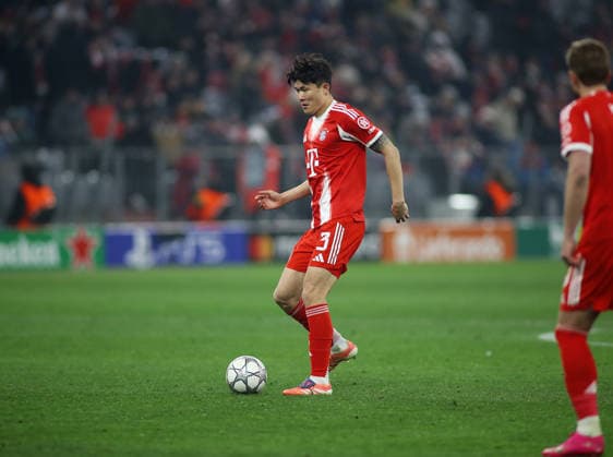 Football, Men, Champions League, Season 2025 2026, FC Bayern Munich Royale Union Saint Gilloise, Matchday 7, Allianz Arena Min jae Kim FC Bayern Munich plays a ball