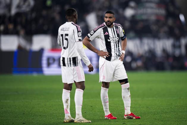 Juventus FC v SL Benfica - UEFA Champions League Gleison Bremer of Juventus FC speaks with Pierre Kalulu of Juventus FC during the UEFA Champions League 2025 26 league phase football match between Juventus FC and SL Benfica. Turin Italy Copyright: xNicolòxCampox