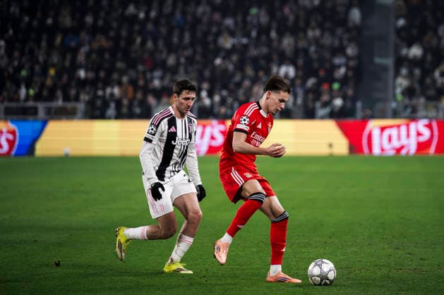 Juventus FC v SL Benfica - UEFA Champions League Amar Dedic of SL Benfica competes for the ball with Andrea Cambiaso of Juventus FC during the UEFA Champions League 2025 26 league phase football match between Juventus FC and SL Benfica. Turin Italy Copyright: xNicolòxCampox