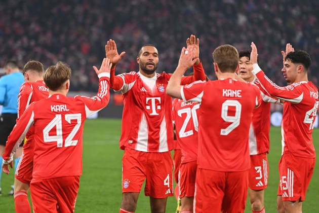 collective goal celebration around Harry KANE Bayern Muenchen with from left Lennart KARL Bayern Muenchen ,Jonathan TAH Bayern Muenchen ,Tom BISCHOF Bayern Muenchen ,r Minjae KIM FC Bayern Muenchen cheering,joy,enthusiasm,action Football Champions League,season 2025 26, league phase FC Bayern Muenchen Royale Union Saint Gilloise 2 0 on 21 01 2026