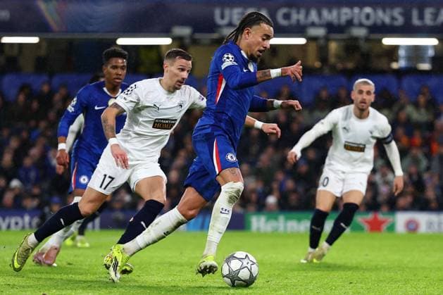 Malo Gusto of Chelsea chased by Mislav Orsic of Pafos Chelsea v Pafos, UEFA Champions League, Group Stage, Football, Stamford Bridge, London, UK - 21 Jan 2026London Stamford Bridge United Kingdom EDITORIAL USE ONLY No use with unauthorised audio, video, data, fixture lists, club league logos or live services. Online in-match use limited to 120 images, no video emulation. No use in betting, games or single club league player publications. Copyright: xSimonxDael Shutterstockx 16348356dd