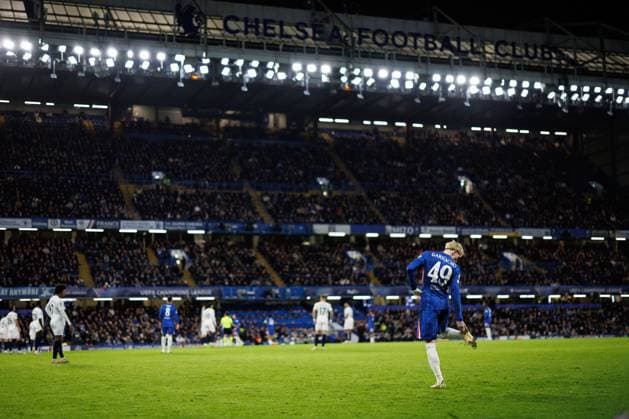 Alejandro Garnacho of Chelsea cleans the bottom of his boots Chelsea v Pafos, UEFA Champions League, Group Stage, Football, Stamford Bridge, London, UK - 21 Jan 2026London Stamford Bridge United Kingdom EDITORIAL USE ONLY No use with unauthorised audio, video, data, fixture lists, club league logos or live services. Online in-match use limited to 120 images, no video emulation. No use in betting, games or single club league player publications. Copyright: xSimonxDael Shutterstockx 16348356ca
