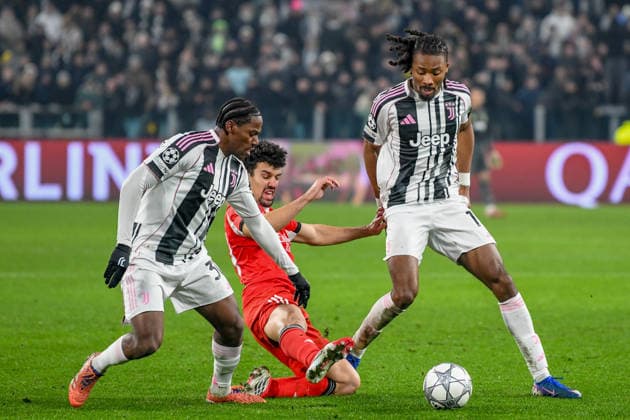Juventus v Benfica, UEFA Champions League football, Turin, Italy Turin, Italy. 21st, January 2026. Khephren Thuram (19) of Juventus and Tomas Araujo (44) of Benfica seen during the UEFA Champions League match between Juventus and Benfica at Allianz Stadium in Turin. Italy, Torino, Juventus Stadium  Copyright: xGonzalesxPhoto TommasoxFimianox