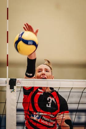 Volleyball Women Season 2025 2026 Volleyball Bundesliga ETV Hamburger Volksbank Volleys vs USC Münster 22 01 2026 Lina Köster 3, ETV Hamburger Volksbank Volleys warming up Hamburg Sporthalle Hoheluft Hamburg Germany