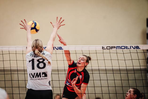 Volleyball Women Season 2025 2026 Volleyball Bundesliga ETV Hamburger Volksbank Volleys vs USC Münster 22 01 2026 Leonie Körtzinger 7, ETV Hamburger Volksbank Volleys on the attack Hamburg Sporthalle Hoheluft Hamburg Germany