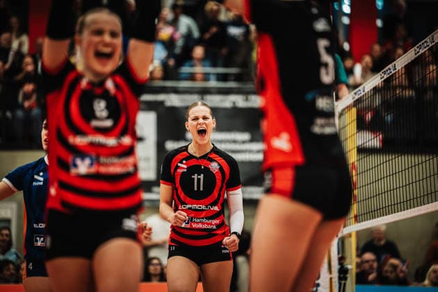 Volleyball Women Season 2025 2026 Volleyball Bundesliga ETV Hamburger Volksbank Volleys vs USC Münster 22 01 2026 Svea Frobel 11, ETV Hamburger Volksbank Volleys cheers Hamburg Sporthalle Hoheluft Hamburg Germany