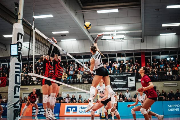 Volleyball Women Season 2025 2026 Volleyball Bundesliga ETV Hamburger Volksbank Volleys vs USC Münster 22 01 2026 Elena Kömmling 7, USC Münster on the attack Hamburg Sporthalle Hoheluft Hamburg Germany