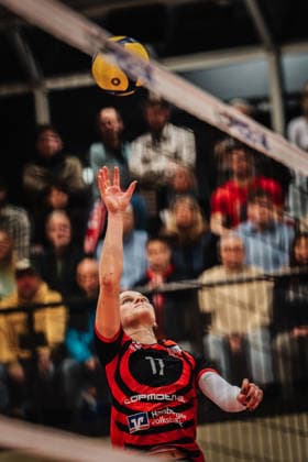 Volleyball Women Season 2025 2026 Volleyball Bundesliga ETV Hamburger Volksbank Volleys vs USC Münster 22 01 2026 Svea Frobel 11, ETV Hamburger Volksbank Volleys plays the ball Hamburg Sporthalle Hoheluft Hamburg Germany