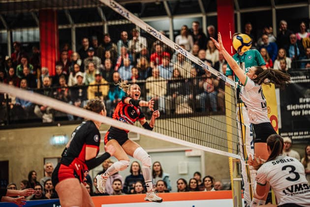 Volleyball Women Season 2025 2026 Volleyball Bundesliga ETV Hamburger Volksbank Volleys vs USC Münster 22 01 2026 Lina Köster 3, ETV Hamburger Volksbank Volleys on the attack Hamburg Sporthalle Hoheluft Hamburg Germany