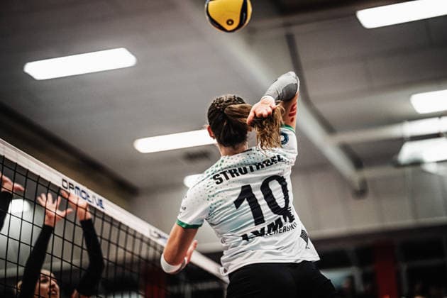 Volleyball Women Season 2025 2026 Volleyball Bundesliga ETV Hamburger Volksbank Volleys vs USC Münster 22 01 2026 Amelie Strothoff 10, USC Münster on the attack Hamburg Sporthalle Hoheluft Hamburg Germany