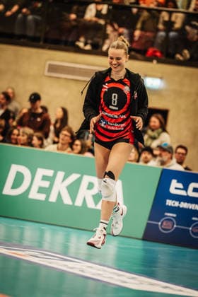 Volleyball Women Season 2025 2026 Volleyball Bundesliga ETV Hamburger Volksbank Volleys vs USC Münster 22 01 2026 Zoe Konjer 8, ETV Hamburger Volksbank Volleys warms up Hamburg Sporthalle Hoheluft Hamburg Germany
