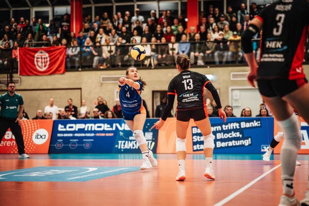 Volleyball Women Season 2025 2026 Volleyball Bundesliga ETV Hamburger Volksbank Volleys vs USC Münster 22 01 2026 Sarah Stiriz 4, ETV Hamburger Volksbank Volleys plays the ball Hamburg Sporthalle Hoheluft Hamburg Germany