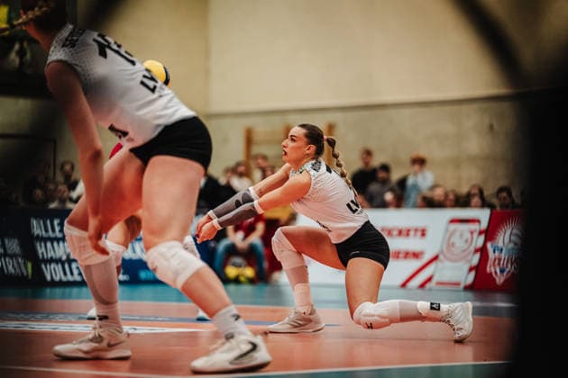 Volleyball Women Season 2025 2026 Volleyball Bundesliga ETV Hamburger Volksbank Volleys vs USC Münster 22 01 2026 Elena Kömmling 7, USC Münster takes the ball Hamburg Sporthalle Hoheluft Hamburg Germany
