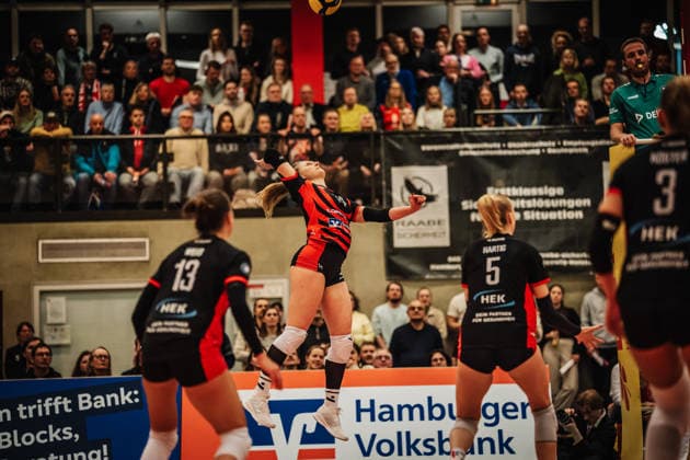 Volleyball Women Season 2025 2026 Volleyball Bundesliga ETV Hamburger Volksbank Volleys vs USC Münster 22 01 2026 Fiona Dittmann 14, ETV Hamburger Volksbank Volleys on the attack Hamburg Sporthalle Hoheluft Hamburg Germany