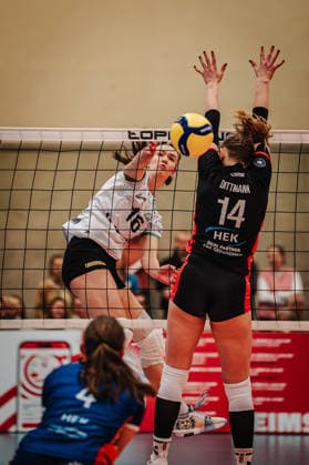 Volleyball Women Season 2025 2026 Volleyball Bundesliga ETV Hamburger Volksbank Volleys vs USC Münster 22 01 2026 Lena Schultze 16, USC Münster on the attack Hamburg Sporthalle Hoheluft Hamburg Germany