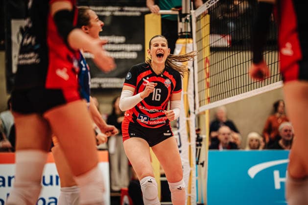 Volleyball Women Season 2025 2026 Volleyball Bundesliga ETV Hamburger Volksbank Volleys vs USC Münster 22 01 2026 Cheers Lilly Faroß 16, ETV Hamburger Volksbank Volleys Bundesliga Debut Hamburg Sporthalle Hoheluft Hamburg Germany