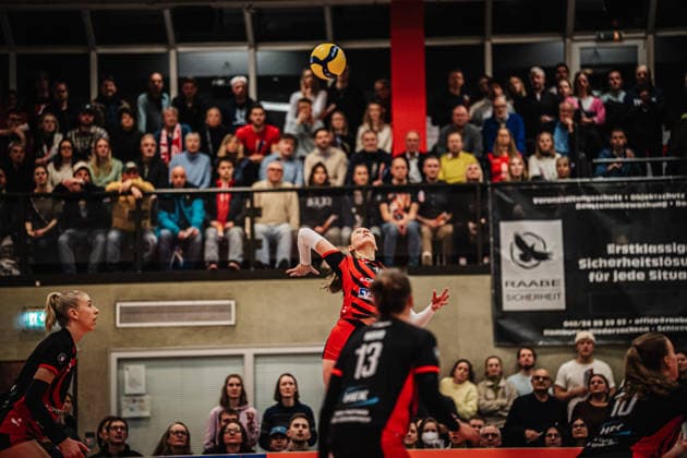 Volleyball Women Season 2025 2026 Volleyball Bundesliga ETV Hamburger Volksbank Volleys vs USC Münster 22 01 2026 Attack Lilly Faroß 16, ETV Hamburger Volksbank Volleys Bundesliga Debut Hamburg Sporthalle Hoheluft Hamburg Germany