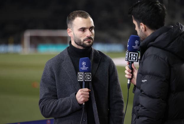 21 01 2026, Football UEFA Champions League, Qarabag Agdam FK Eintracht Frankfurt, v l , Interim coach Dennis Schmitt Eintracht Frankfurt in DAZN interview DFL DFB REGULATIONS PROHIBIT ANY USE OF PHOTOGRAPHS AS IMAGE SEQUENCES AND OR QUASI VIDEO xdcx Copyright: HMBxMedia Claus