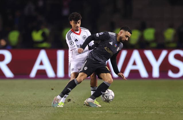 21 01 2026, Football UEFA Champions League, Qarabag Agdam FK Eintracht Frankfurt, v l , Nathaniel Brown Eintracht Frankfurt , Leandro Andrade Qarabag Agdam FK DFL DFB REGULATIONS PROHIBIT ANY USE OF PHOTOGRAPHS AS IMAGE SEQUENCES AND OR QUASI VIDEO xdcx Copyright: HMBxMedia Claus