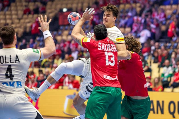 22 01 2026, Handball, Men s EHF EURO 2026, Germany Portugal, Jyske Bank Boxing in Herning, Denmark, Main Round Julian Köster Germany 18 in duel against Rocha Nogueira Portugal 13 Denmark