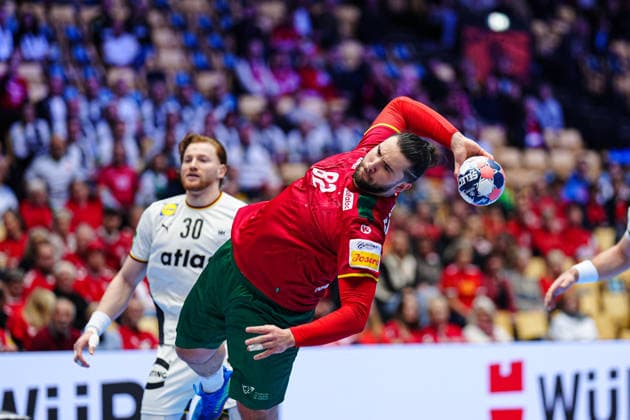 Throw Goal Luis Frade Portugal, 82 DEN, Germany vs Portugal, Handball, EHF European Championship 2026, Main Round, Matchday 1, 22 01 2026 DEN, Germany vs Portugal, Handball, EHF European Championship 2026, Main Round, Matchday 1, 22 01 2026 Herning Copyright: xEibner-Pressefoto MarcelxvonxFehrnx EP_MFN