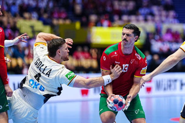 Johannes Golla Germany, 04 , Salvador Salvador Portugal, 13 DEN, Germany vs Portugal, Handball, EHF European Championship 2026, Main Round, Matchday 1, 22 01 2026 DEN, Germany vs Portugal, Handball, EHF European Championship 2026, Main Round, Matchday 1, 22 01 2026 Herning Copyright: xEibner-Pressefoto MarcelxvonxFehrnx EP_MFN