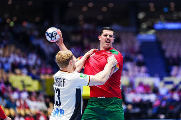 Matthes Langhoff Germany, 13 , Salvador Salvador Portugal, 13 DEN, Germany vs Portugal, Handball, EHF European Championship 2026, Main Round, Matchday 1, 22 01 2026 DEN, Germany vs Portugal, Handball, EHF European Championship 2026, Main Round, Matchday 1, 22 01 2026 Herning Copyright: xEibner-Pressefoto MarcelxvonxFehrnx EP_MFN