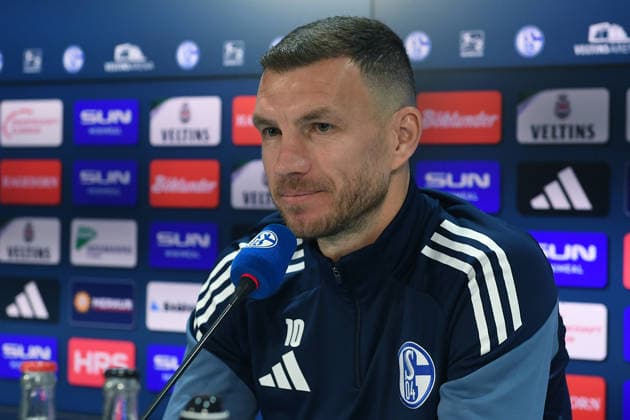 Presentation of Edin Dzeko at FC Schalke 04 on 22 01 2026 in the Veltins Arena in Gelsenkirchen Edin Dzeko Schalke xRx