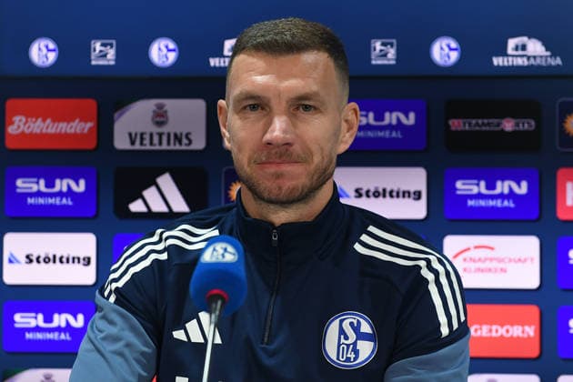 Presentation of Edin Dzeko at FC Schalke 04 on 22 01 2026 in the Veltins Arena in Gelsenkirchen Edin Dzeko Schalke xRx