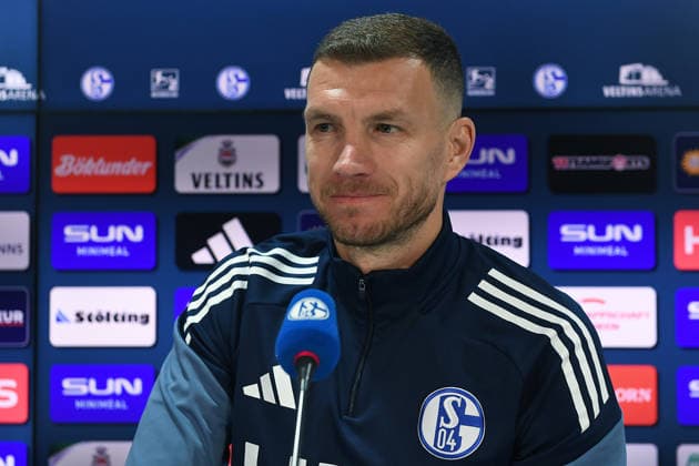 Presentation of Edin Dzeko at FC Schalke 04 on 22 01 2026 in the Veltins Arena in Gelsenkirchen Edin Dzeko Schalke xRx