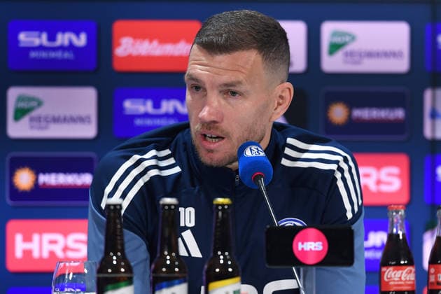 Presentation of Edin Dzeko at FC Schalke 04 on 22 01 2026 in the Veltins Arena in Gelsenkirchen Edin Dzeko Schalke xRx