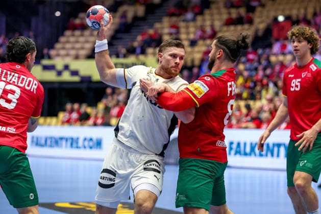 22 01 2026, Handball, Men s EHF EURO 2026, Germany Portugal, Jyske Bank Boxing in Herning, Denmark, Main Round Johannes Golla Germany 04 in a duel against Luis Diogo Sousa Frade Portugal 82 Denmark