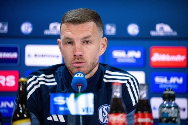 22 01 2026, Football, 2 Bundesliga, Season 2025 2026, Official presentation of Edin Džeko Dzeko at FC Schalke 04, Edin Džeko FC Schalke 04 , xRHR FOTO TKx Copyright: RHR-FOTOx RHR-FOTO TK