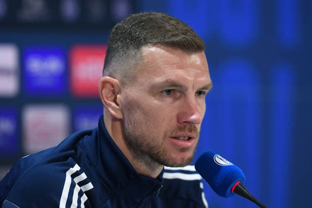 Presentation of Edin Dzeko at FC Schalke 04 on 22 01 2026 in the Veltins Arena in Gelsenkirchen Edin Dzeko Schalke xRx