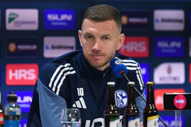 Presentation of Edin Dzeko at FC Schalke 04 on 22 01 2026 in the Veltins Arena in Gelsenkirchen Edin Dzeko Schalke xRx