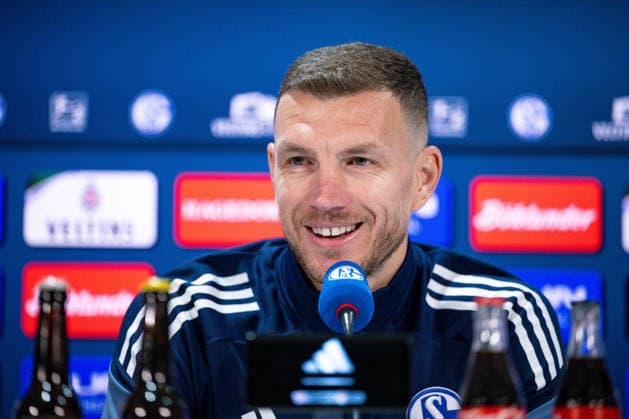 22 01 2026, Football, 2 Bundesliga, Season 2025 2026, Official presentation of Edin Džeko Dzeko at FC Schalke 04, Edin Džeko FC Schalke 04 , xRHR FOTO TKx Copyright: RHR-FOTOx RHR-FOTO TK