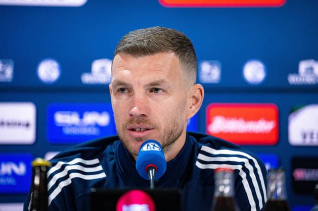 22 01 2026, Football, 2 Bundesliga, Season 2025 2026, Official presentation of Edin Džeko Dzeko at FC Schalke 04, Edin Džeko FC Schalke 04 , xRHR FOTO TKx Copyright: RHR-FOTOx RHR-FOTO TK