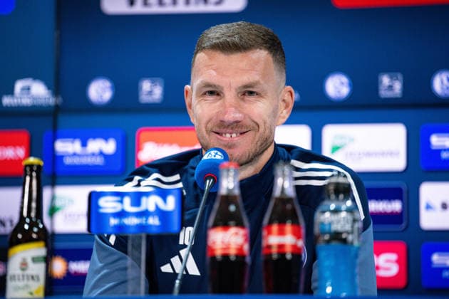 22 01 2026, Football, 2 Bundesliga, Season 2025 2026, Official presentation of Edin Džeko Dzeko at FC Schalke 04, Edin Džeko FC Schalke 04 , xRHR FOTO TKx Copyright: RHR-FOTOx RHR-FOTO TK