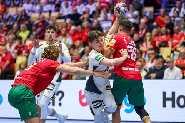 22 01 2026, Handball, Men s EHF EURO 2026, Germany Portugal, Jyske Bank Boxing in Herning, Denmark, Main Round Nils Lichtlein Germany 03 in duel against Gabriel Oliveira Cavalcanti Portugal 95 Francisco Mota Costa Portugal 26 Denmark