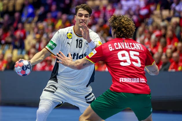 22 01 2026, Handball, Men s EHF EURO 2026, Germany Portugal, Jyske Bank Boxing in Herning, Denmark, Main Round Julian Köster Germany 18 in duel against Gabriel Oliveira Cavalcanti Portugal 95 Denmark