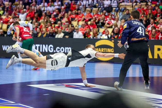 22 01 2026, Handball, Men s EHF EURO 2026, Germany Portugal, Jyske Bank Boxing in Herning, Denmark, Main Round Justus Fischer Germany 54 jumps the ball to Denmark