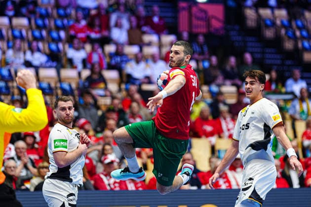 Throw Goal Rui Silva Portugal, 14 DEN, Germany vs Portugal, Handball, EHF European Championship 2026, Main Round, Matchday 1, 22 01 2026 DEN, Germany vs Portugal, Handball, EHF European Championship 2026, Main Round, Matchday 1, 22 01 2026 Herning Copyright: xEibner-Pressefoto MarcelxvonxFehrnx EP_MFN