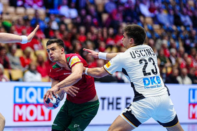 Francisco Costa Portugal, 26 , Renars Uscins Germany, 23 DEN, Germany vs Portugal, Handball, EHF European Championship 2026, Main Round, Matchday 1, 22 01 2026 DEN, Germany vs Portugal, Handball, EHF European Championship 2026, Main Round, Matchday 1, 22 01 2026 Herning Copyright: xEibner-Pressefoto MarcelxvonxFehrnx EP_MFN