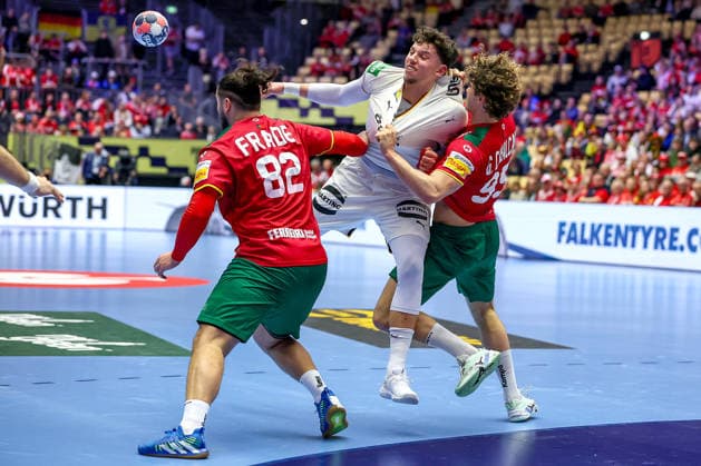 22 01 2026, Handball, Men s EHF EURO 2026, Germany Portugal, Jyske Bank Boxing in Herning, Denmark, Main Round Marko Grgic Germany 71 in duel against Luis Diogo Sousa Frade Portugal 82 Gabriel Oliveira Cavalcanti Portugal 95 Denmark