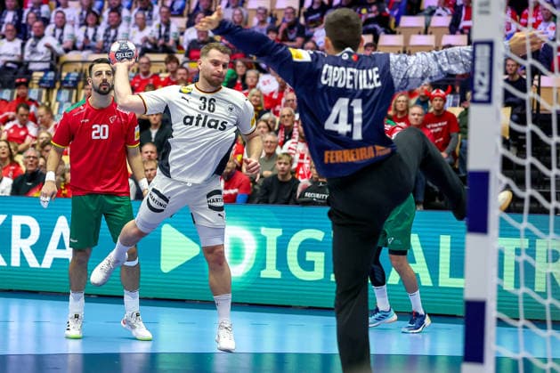 22 01 2026, Handball, Men s EHF EURO 2026, Germany Portugal, Jyske Bank Boxen in Herning, Denmark, Main Round Lukas Mertens Germany 36 throws on the goal of Gustavo Alexandre Cascao Capdeville Portugal 41 Denmark