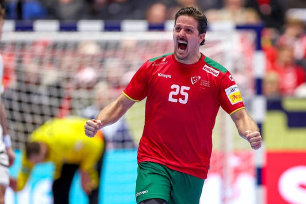 22 01 2026, Handball, Men s EHF EURO 2026, Germany Portugal, Jyske Bank Boxen in Herning, Denmark, Main Round Antonio Antunes Baeta Rodrigues Areia Portugal 25 cheering Denmark