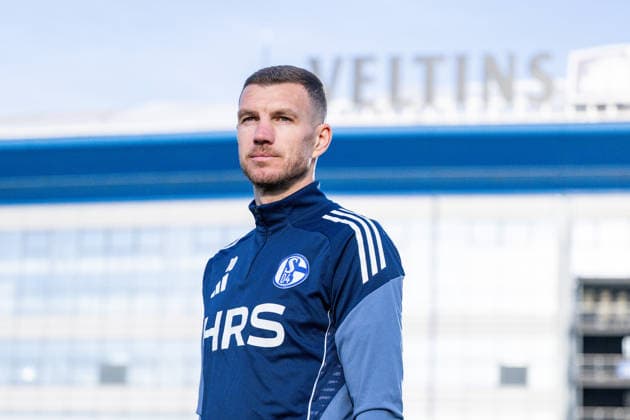 22 01 2026, Football, 2 Bundesliga, Season 2025 2026, Official presentation Edin Džeko Dzeko at FC Schalke 04, Edin Džeko FC Schalke 04 goes to the presentation, xRHR FOTO TKx Copyright: RHR-FOTOx RHR-FOTO TK