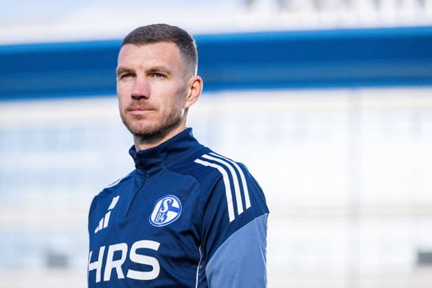 22 01 2026, Football, 2 Bundesliga, Season 2025 2026, Official presentation Edin Džeko Dzeko at FC Schalke 04, Edin Džeko FC Schalke 04 goes to the presentation, xRHR FOTO TKx Copyright: RHR-FOTOx RHR-FOTO TK